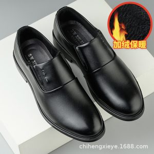 Cross-border factory direct 2024 autumn and winter new British business men's white leather shoes fleece-lined warm casual men's shoes
